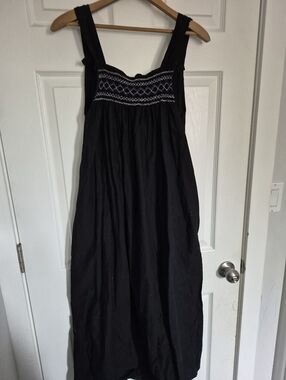 Black Sleeveless Cotton Maxi Dress with Embroidered Bodice And Pockets 🌼